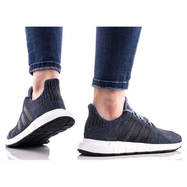 Adidas Swift Run (CQ2604)