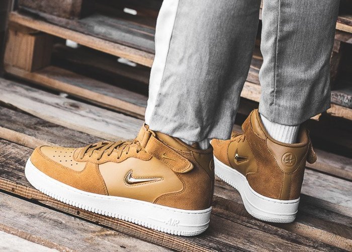 Nike Air Force 1 07 Mid LV8 (804609-200)