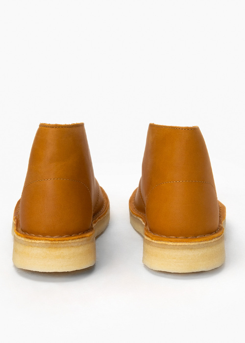 CLARKS DESERT BOOT. 