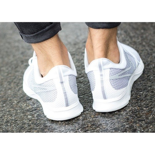 Nike Zoom Strike (AJ0189-100)